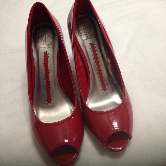 NEW Red Stiletto 4" High Heels Peep Toe Patent Shine 6.5M New Directions Bella - Picture 4 of 9